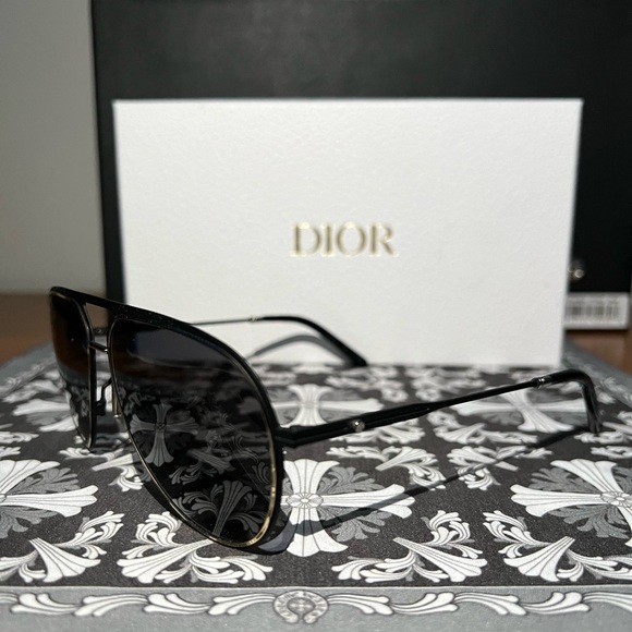 Dior Essential Sunglasses - Picture 1 of 9